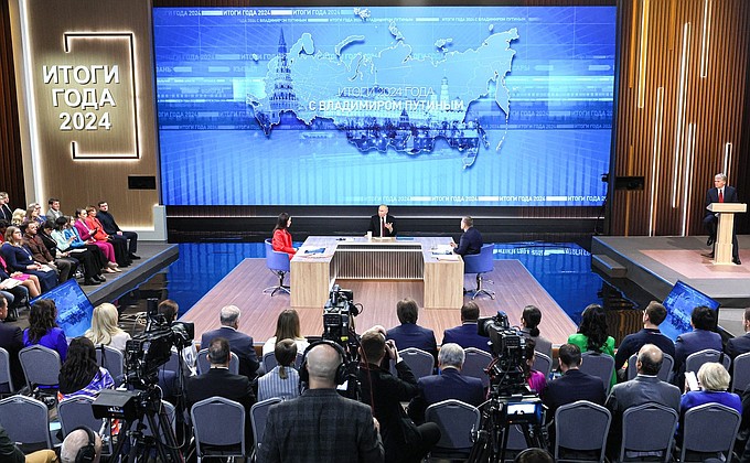 Владимир Путин отметил программу Президентской академии «Время героев»