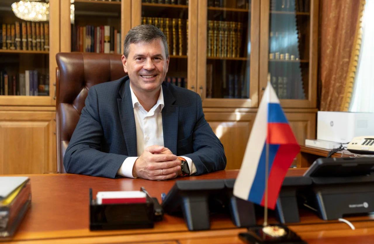 Поздравление Алексея Комиссарова с Днем преподавателя высшей школы