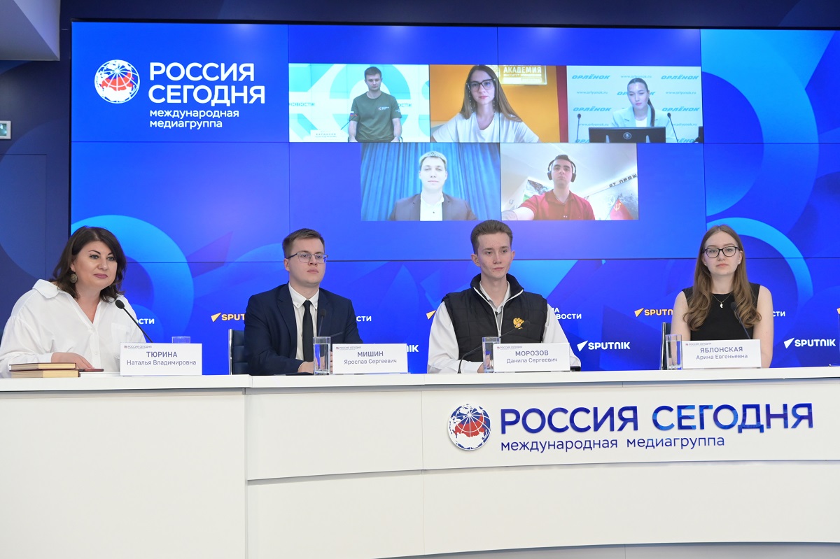 Более 10 тысяч студентов и гостей Академии посетили выставку «Освобождение. Путь к Победе»
