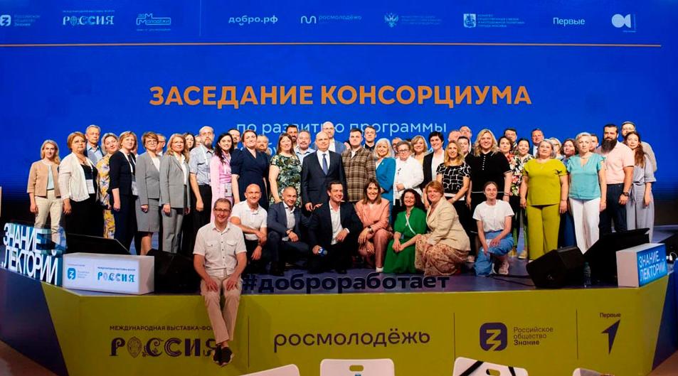 Программа «Обучение служением» с участием Президентской академии распространится на школу