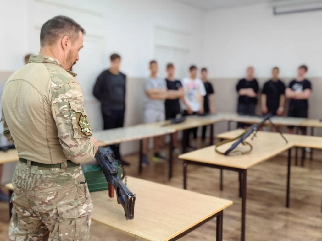 Знания — в дело: ветераны СВО, обучающиеся в Самарском филиале РАНХиГС, провели мастер-классы для молодежи Новокуйбышевска